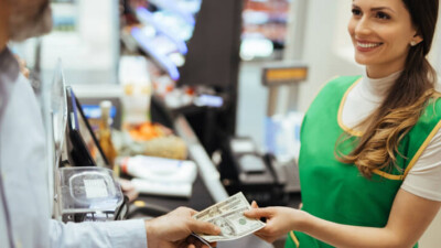 Cash or Card: Which Payment Option Should You Choose at Checkout?